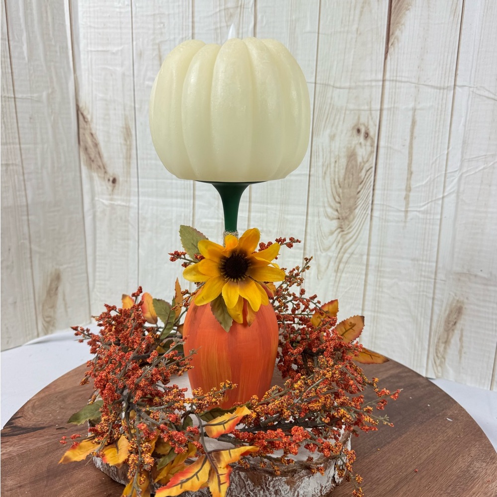 Remote-Controlled Pumpkin Candle - Picture 9 of 16